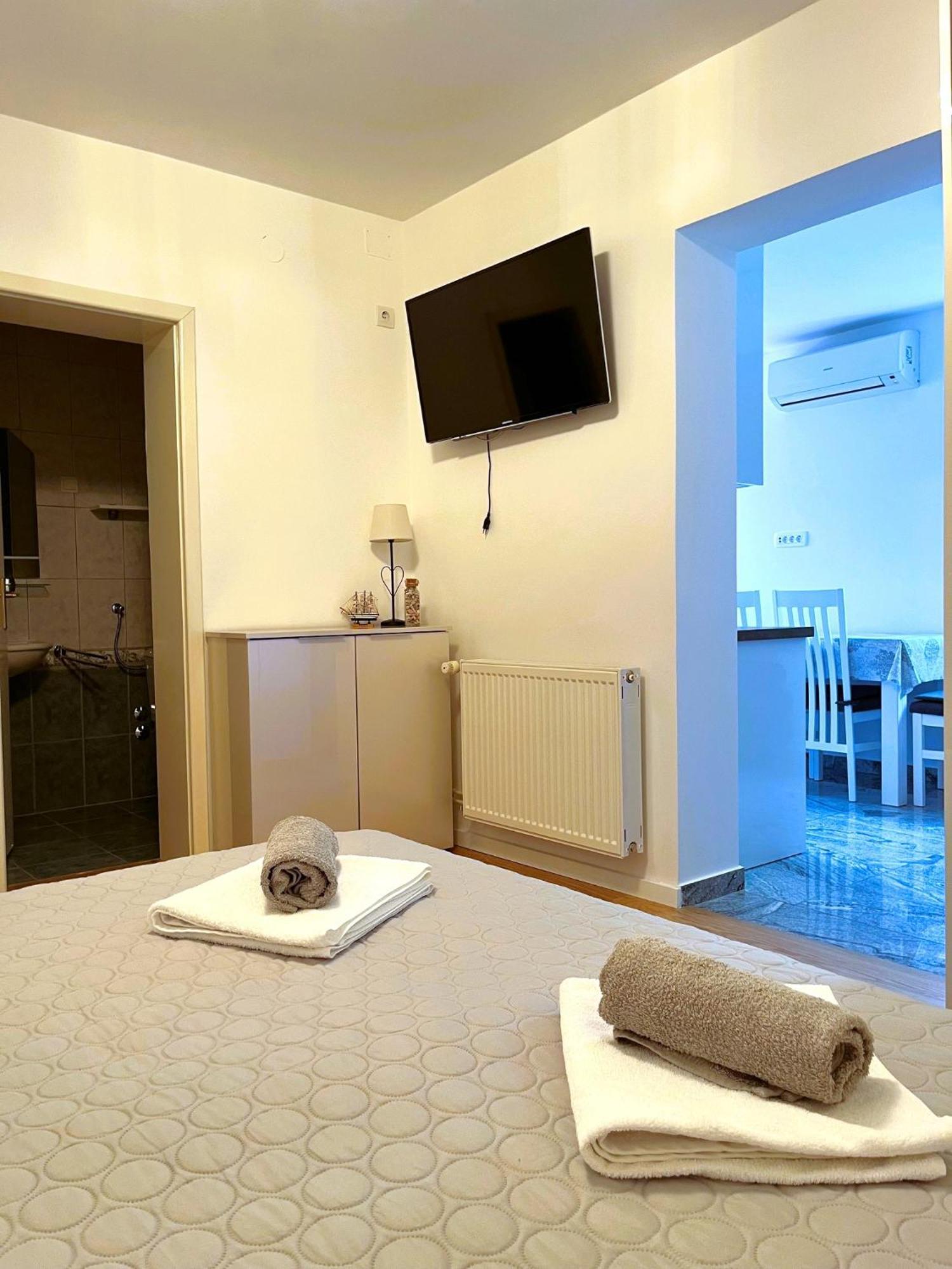 Apartment And Rooms Milak Rab Town Dış mekan fotoğraf